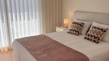 4 bedrooms, iron/ironing board, travel crib, free WiFi