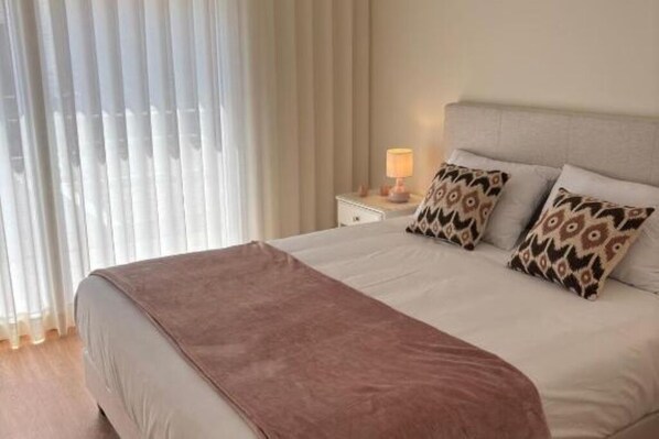 4 bedrooms, iron/ironing board, travel cot, free WiFi