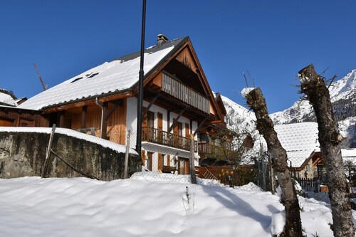 Maison Jo - Three Bedroom Apartment, Sleeps 8