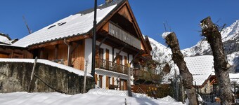 Maison Jo - Three Bedroom Apartment, Sleeps 8