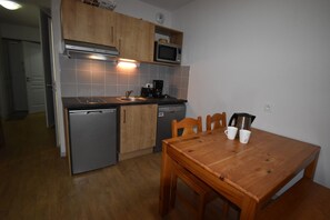 Microwave, dishwasher
