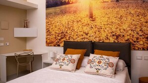 A bedroom with a bed, two pillows, a desk, and a chair. - San Nicolicchio (Taranto)