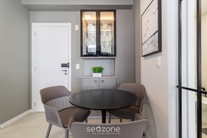 Basic Apartment | Dining