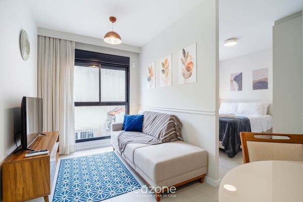 Basic Apartment | Living area