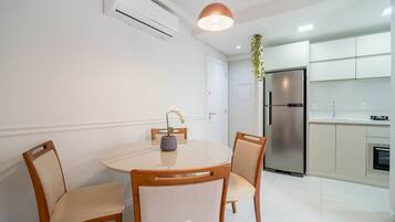 Eenvoudig appartement | Dineren