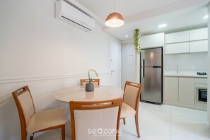 شقة بتجهيزات أساسية | تناول الطعام