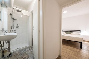 Doccia, asciugacapelli, asciugamani