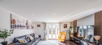 Dartford 3-bed House, Sleeps 7, 10 Mins to Station