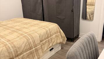 1 slaapkamer, een strijkplank/strijkijzer, wifi, beddengoed