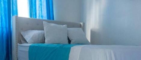 3 chambres, fer et planche à repasser, Wi-Fi, draps fournis