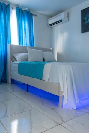 3 chambres, fer et planche à repasser, Wi-Fi, draps fournis
