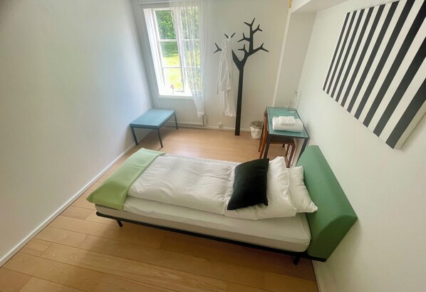 Single Room, Canal View | Laptop workspace, bed sheets