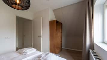 2 bedrooms, internet, bed sheets