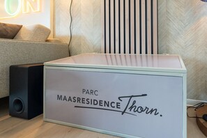 A white storage box labeled 'PARC MAASRESIDENCE Thorn.'