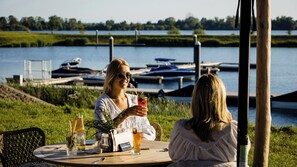 Buiten dineren
