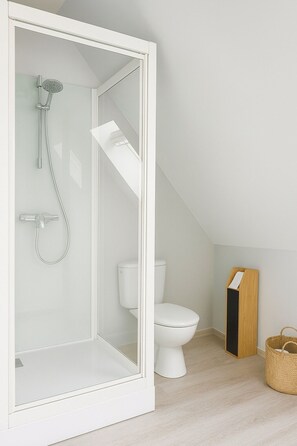 Shower, hair dryer, towels, toilet paper