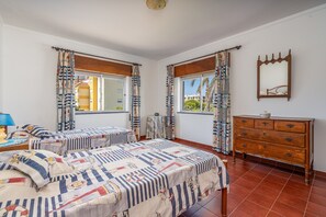 5 عدّة غرف نوم ومكواة/لوح كي وواي فاي وملاءات أسرّة