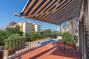 تناول الطعام بالخارج