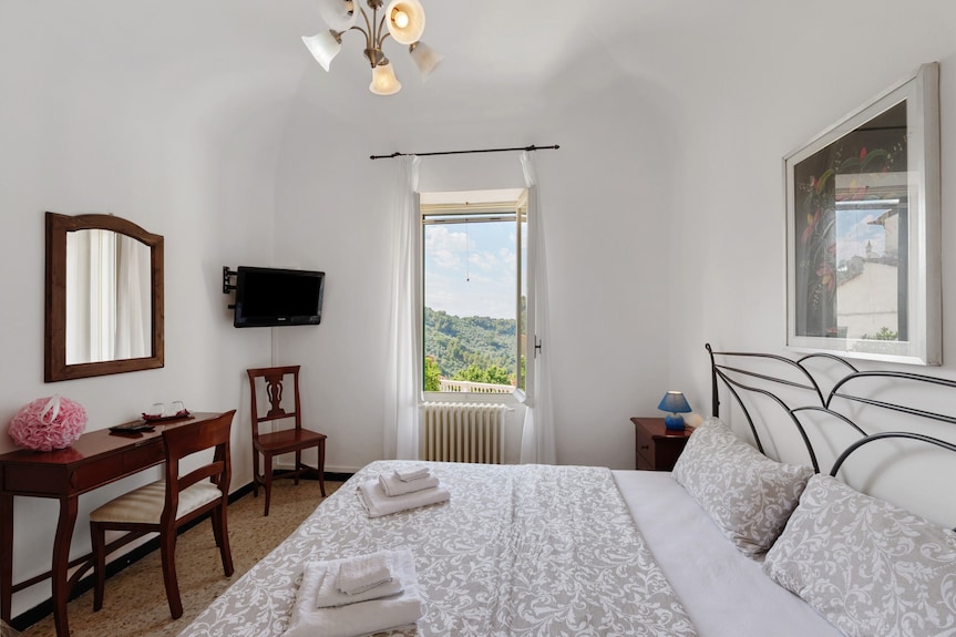 Camera 'Fiordaliso' Con Vista Montagna, Terrazza Condivisa E Wi-fi - Imperia