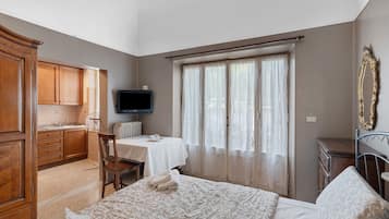 1 habitación, wifi y ropa de cama