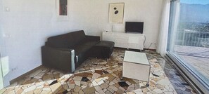 TV, caminetto
