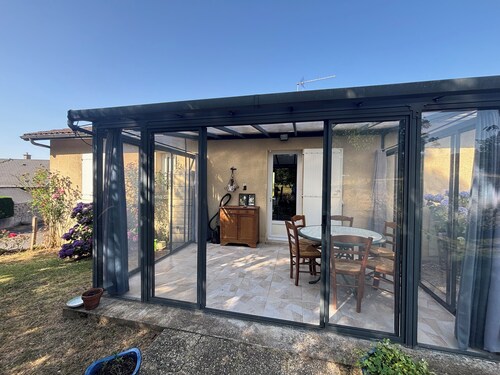 Come to ANGOISSE in a quiet house with many activities around.