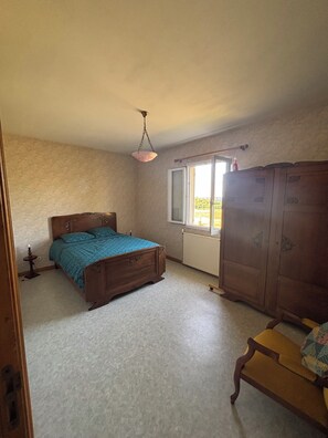 2 slaapkamers, een strijkplank/strijkijzer, wifi, beddengoed