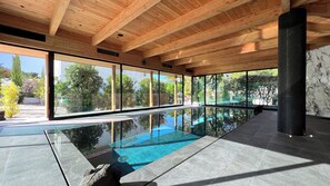 Piscina coperta, una piscina riscaldata
