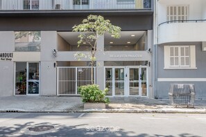 Exterior detail - BVA - Complete Condominium With Pool in Sao Paulo (São Paulo)