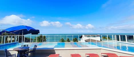 Hồ bơi ngoài trời