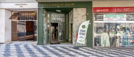 Basic Apartment | Exterior detail