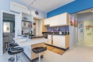 Basic Apartment | Private kitchen | Cookware/dishes/utensils