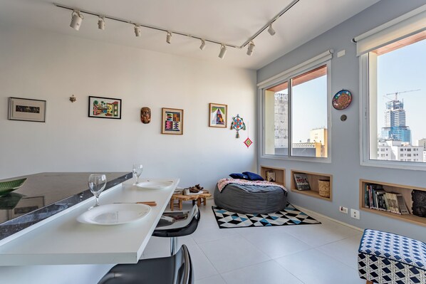 Basic Apartment | Living area