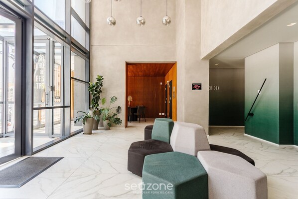 المنشأة من الداخل