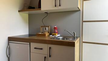 Mobile Home, Patio, Garden View | Private kitchen