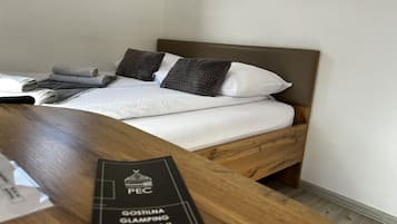Casa rodante, patio, vista al jardín | Wifi gratis