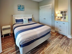 3 slaapkamers, een strijkplank/strijkijzer, internet, beddengoed