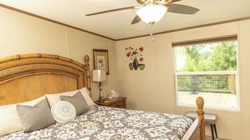 Schreibtisch, Bügeleisen/Bügelbrett, kostenloses WLAN, Bettwäsche