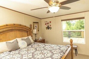 Desk, iron/ironing board, free WiFi, bed sheets