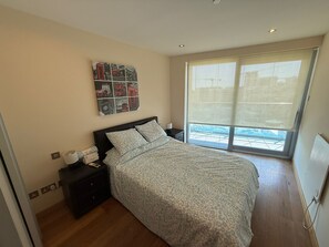 2 室のベッドルーム、アイロン / アイロン台、旅行用ベビーベッド、WiFi (無料)