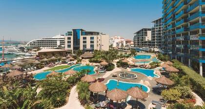 Serenity - 2 Bed Apt in Ocean Village - Pools - Jacuzzi - WiFi - Rock Views