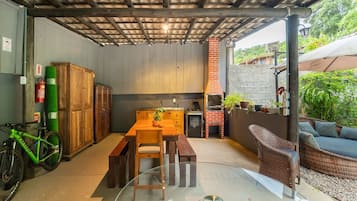 Basic Apartment | Outdoor dining