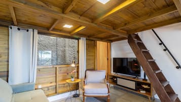 Basic Apartment | Living area