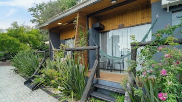 Basic Apartment | Terrace/patio