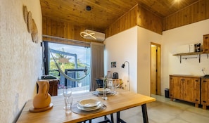 Basic Apartment | Dining