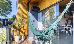 Basic Apartment | Outdoor dining