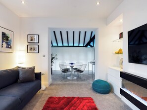 TV, fireplace
