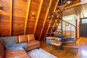 Basic Chalet | Living area | TV