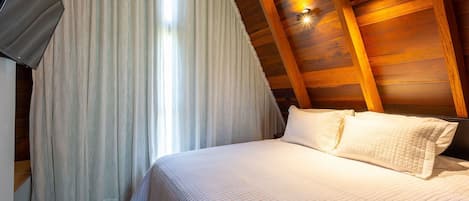 Basic Chalet | 2 bedrooms, desk, free WiFi