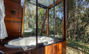 Basic Chalet | Outdoor spa tub